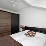 Blue In With Mountain View And Parking By Renters Appartement Karpacz