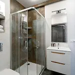 Blue In With Mountain View And Parking By Renters Apartamento *