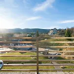 Blue In With Mountain View And Parking By Renters Appartement