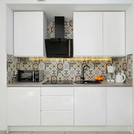 Blue In With Mountain View And Parking By Renters *