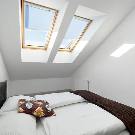 Blue In With Mountain View And Parking By Renters