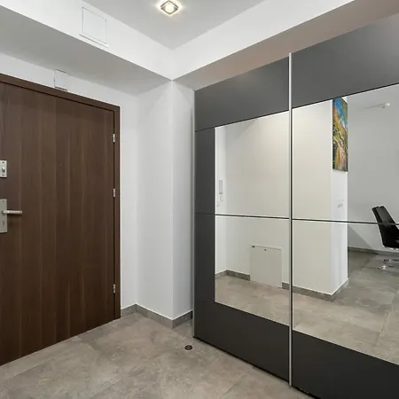 Blue In With Mountain View And Parking By Renters Apartment Karpacz