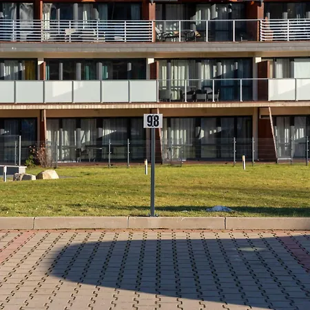 Blue In With Mountain View And Parking By Renters *