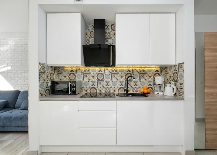 Blue In With Mountain View And Parking By Renters *