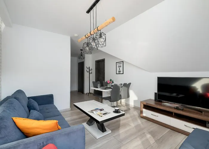 Blue In With Mountain View And Parking By Renters Apartament *