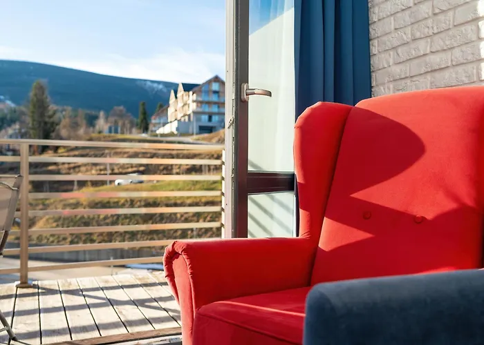 Blue In With Mountain View And Parking By Renters Lägenhet *